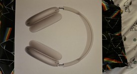 New
													Apple AirPods Max USB-C - Starlight, photo 1 of 3