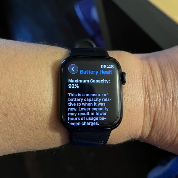Apple Watch Series 8 41mm - Unlocked, Midnight, A2772 - Cellular, Aluminum