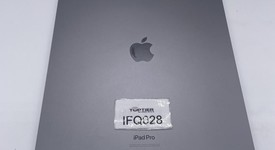 Mint
													Apple iPad Pro 12.9" 6th Gen 2022 - Unlocked, Gray, 1 TB, photo 4 of 9