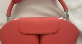 Used
													Apple AirPods Max - Pink, photo 1 of 4