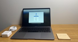 Mint
													MacBook Air 2019 - 13" - I5, Gray, 128 GB, 8 GB, photo 1 of 9