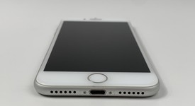 Good
													Apple iPhone 7 - Unlocked, Silver, 32 GB, A1778, GSM, photo 4 of 8