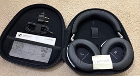 Used
													Sennheiser Momentum 4 - Black, photo 1 of 6