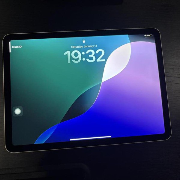 Apple iPad Air 4th Gen - Wi-Fi, 256 GB, Silver, A2316