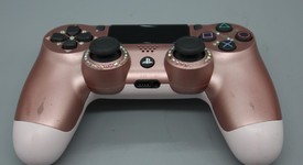 Good
													DualShock 4 Wireless Controller - Rose Gold, photo 4 of 5