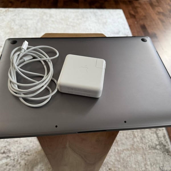 MacBook Pro 2019 - 16 inch - 512 GB, Gray, 16 GB, Intel Core i7