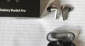 Used
													Samsung Galaxy Buds3 Pro - Silver, photo 2 of 3