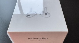 New
													Apple AirPods Pro - MagSafe Case, photo 1 of 5