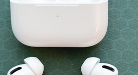 Used
													Apple AirPods Pro - Wireless Case, photo 1 of 6