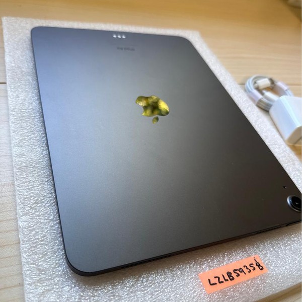 Apple iPad Air 5th Gen - Wi-Fi, 256 GB, Gray, A2588