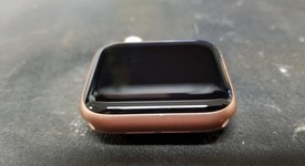 Good
													Apple Watch Series 4 40mm - Unlocked, Gold, A1975 - Cellular, Aluminum, photo 2 of 6