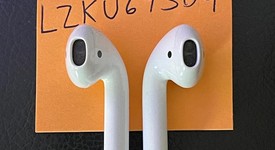 Used
													Apple AirPods 2nd Gen - Lightning Case, photo 4 of 5