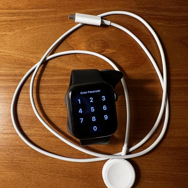 Apple Watch SE 1st Gen 40mm - Gray, A2351 - GPS, Aluminum