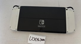 Fair
													Nintendo Switch - OLED - White, 64 GB, photo 3 of 8