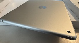 Good
													Apple iPad 6th Gen - Wi-Fi, Silver, 32 GB, A1893, photo 3 of 5