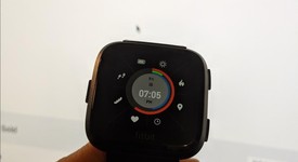 Mint
													Fitbit Versa - Black, photo 2 of 5