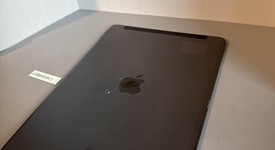 Fair
													Apple iPad 8th Gen - Unlocked, Gray, 32 GB, A2428, photo 4 of 5