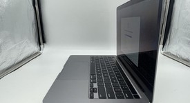 Good
													MacBook Pro 2020 - 13" - Apple M1, Silver, 256 GB, 8 GB, photo 3 of 4