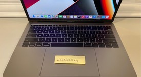 Good
													MacBook Pro 2017 (No Touch Bar) - 13" - I5, Gray, 256 GB, 16 GB, photo 3 of 8