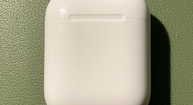 Used
													Apple AirPods 2nd Gen - Lightning Case, photo 4 of 6