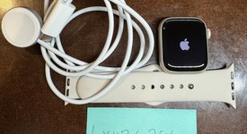 Mint
													Apple Watch Series 8 41mm - Unlocked, Starlight, A2772 - Cellular, Aluminum, photo 1 of 25