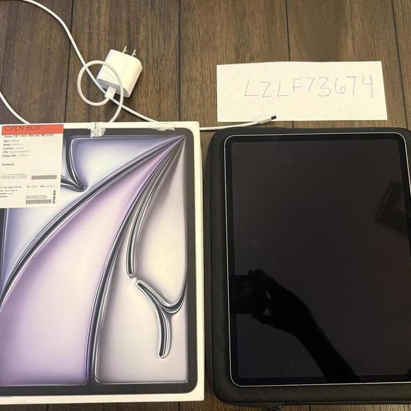 Apple iPad Air 13 inch (M2) 2024 - Unlocked, 256 GB, Gray, A2899