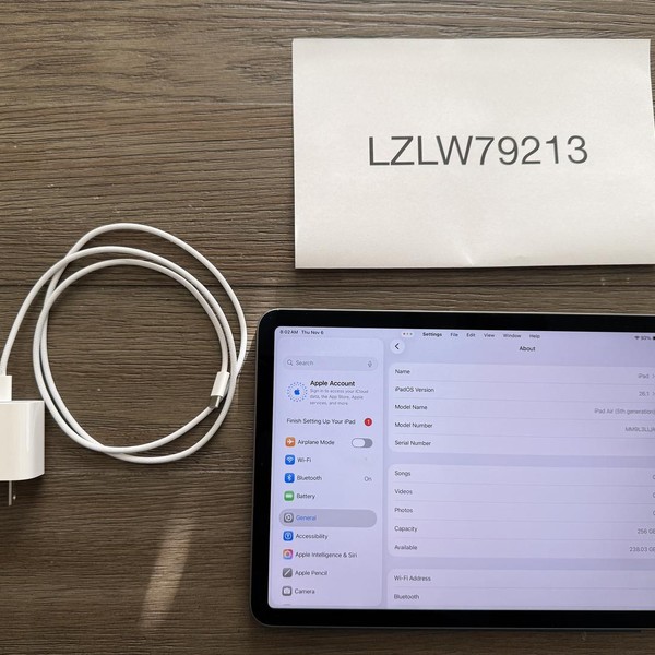 Apple iPad Air 5th Gen - Wi-Fi, 256 GB, Gray, A2588