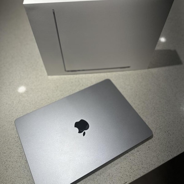 MacBook Air 2024 (M3) - 13 inch - 256 GB, Midnight, 16 GB, Apple M3, 8-core GPU