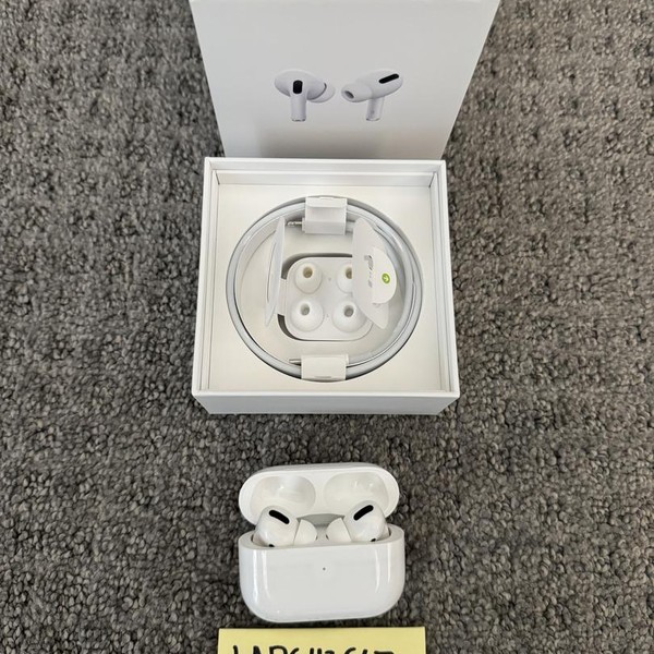 Apple AirPods Pro - Wireless Case