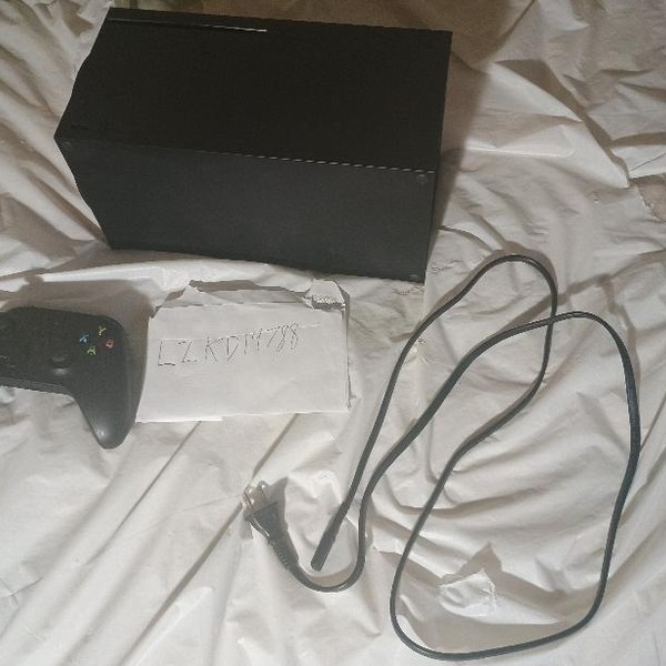 Xbox Series X (2020) - 1 TB, Black, standard