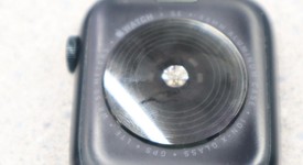 Good
													Apple Watch SE 2nd Gen 44mm - Unlocked, Midnight, A2727 - Cellular, Aluminum, photo 3 of 9