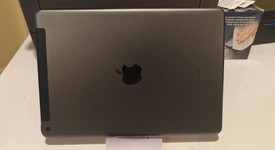 Good
													Apple iPad 7th Gen - Verizon, Gray, 32 GB, A2200, photo 3 of 6