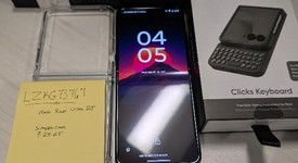 Mint
													Motorola Razr Ultra (2025) - Unlocked, PANTONE Scarab, 512 GB, 16 GB, photo 4 of 4