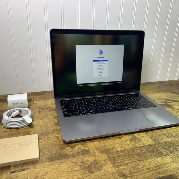 MacBook Pro 2019 - 13 inch - 256 GB, Gray, 8 GB, Intel Core i5