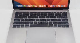 Mint
													MacBook Pro 2017 (With Touch Bar) - 13" - I7, Gray, 256 GB, 8 GB, photo 2 of 6