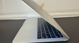 Good
													MacBook Air 2019 - 13" - I5, Silver, 256 GB, 16 GB, photo 4 of 10