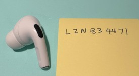 Used
													Apple AirPods Pro - MagSafe Case, photo 4 of 9