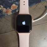 Good Apple Watch SE (1st Gen) 40mm - Gold, A2351 - GPS, Aluminum
