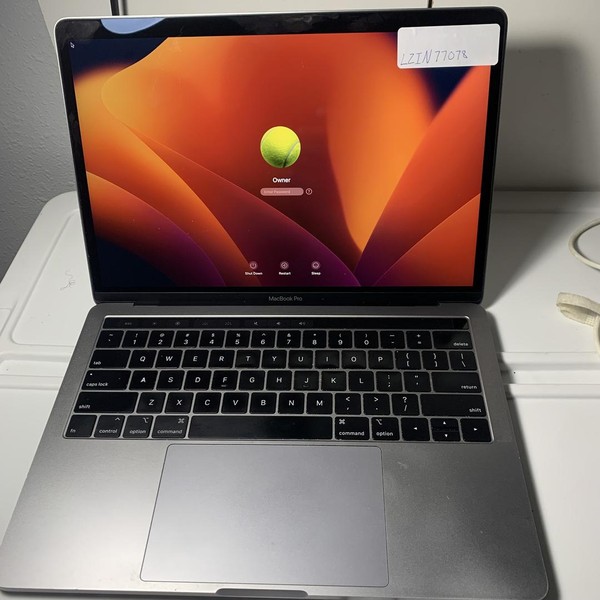 MacBook Pro 2019 - 13 inch - 512 GB, Gray, 16 GB, Intel Core i7