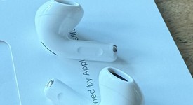 Used
													Apple AirPods 4th Gen - Active Noise Cancellation, photo 2 of 6