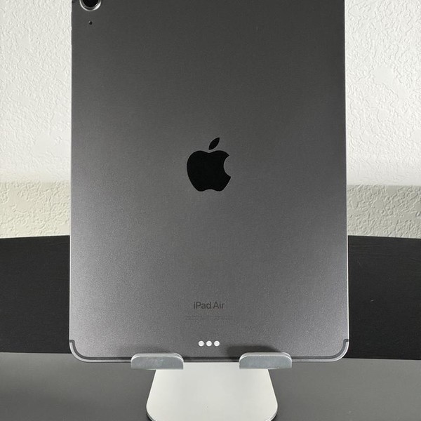 Apple iPad Air (5th Gen) - Unlocked, 64 GB, Gray, A2589