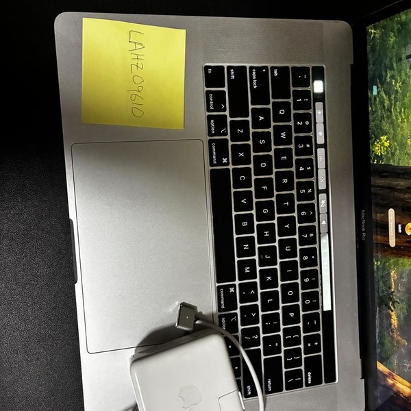 MacBook Pro 2018 (With Touch Bar) - 15 inch - 256 GB, Silver, 16 GB, Intel Core i7
