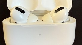 Used
													Apple AirPods Pro - MagSafe Case, photo 1 of 6