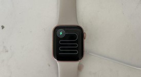 Good
													Apple Watch Series 5 40mm - Gold, A2092 - GPS, Aluminum, photo 2 of 5