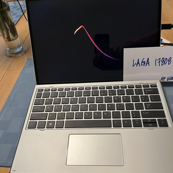HP Elite X2 G8 - 128 GB, 8 GB, Intel Core i5