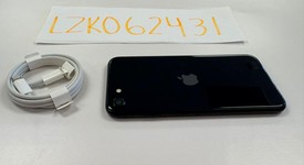 Mint
													Apple iPhone SE 3rd Gen 2022 - Unlocked, Midnight, 64 GB, A2595, photo 4 of 6