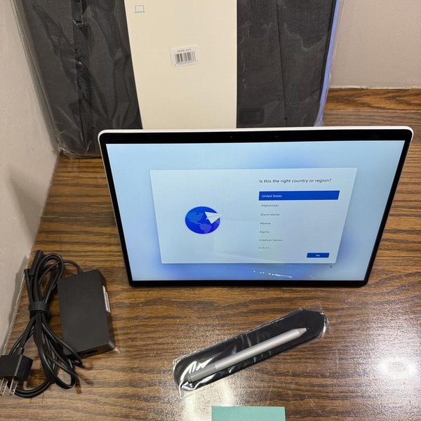 Microsoft Surface Pro X - 128 GB, Platinum, 8 GB, Microsoft SQ 1, Wi-Fi Only