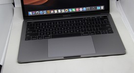 Fair
													MacBook Pro 2017 (With Touch Bar) - 13" - Gray, 512 GB, 8 GB, photo 2 of 10