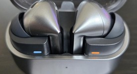 Used
													Samsung Galaxy Buds3 Pro - Silver, photo 2 of 3