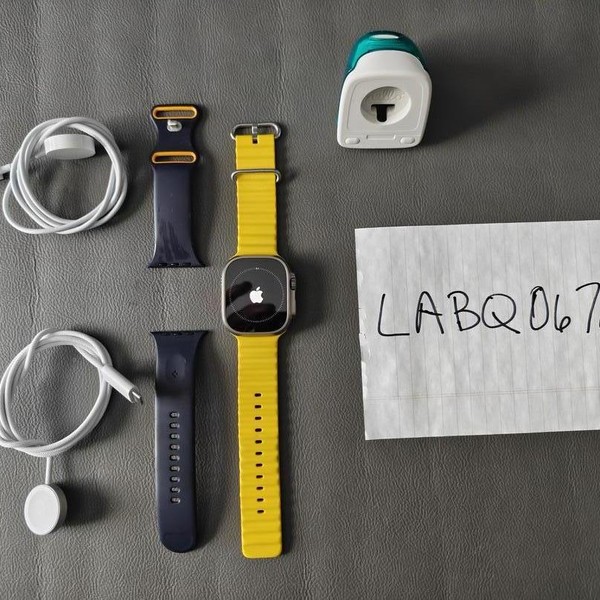 Apple Watch Ultra 49mm - Unlocked, Titanium, A2622